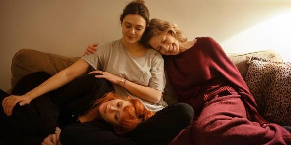  Elizabeth Olsen, Carrie Coon, and Natasha Lyo<em></em>nne sitting on the couch in His Three Daughters