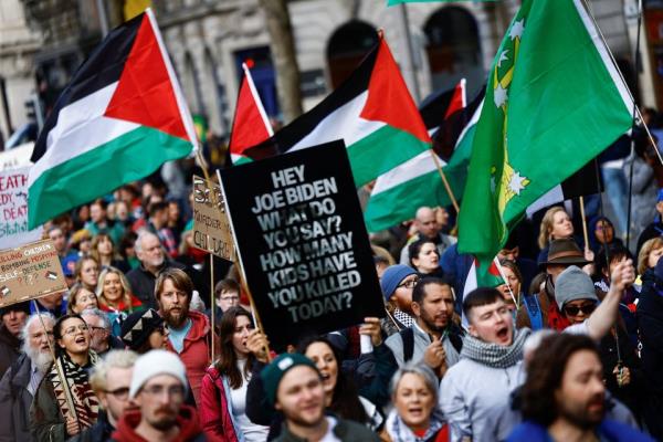 People attend a protest in solidarity with Palestinians in Gaza, amid the o<em></em>ngoing co<em></em>nflict between Israel and the Palestinian Islamist group Hamas, in Dublin, Ireland, November 18, 2023. REUTERS/Clodagh Kilcoyne